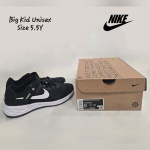Nike Revolution 6 FlyEase NN (GS) Unisex Youth Size 5.5Y